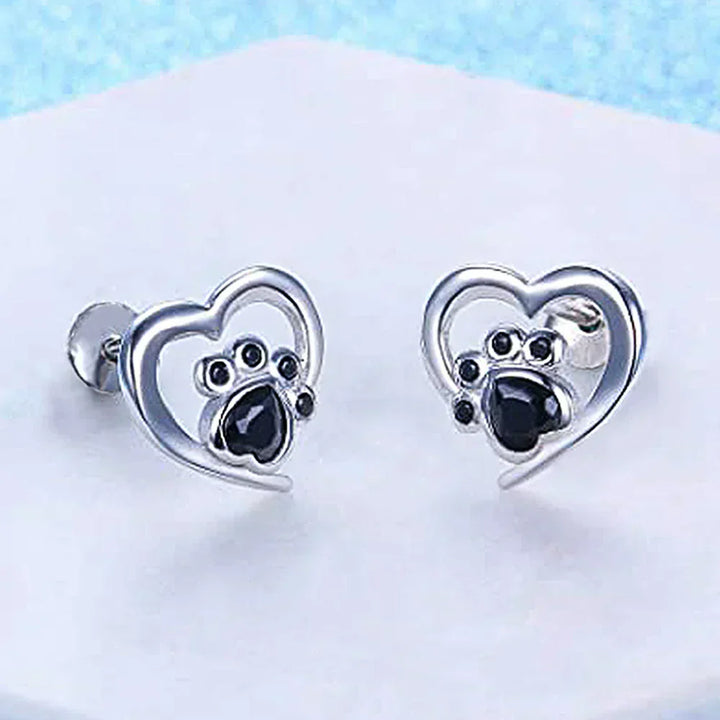 Kolczyki w kształcie serca z odciskiem łapy – Srebrne kolczyki z czarnym kryształem
