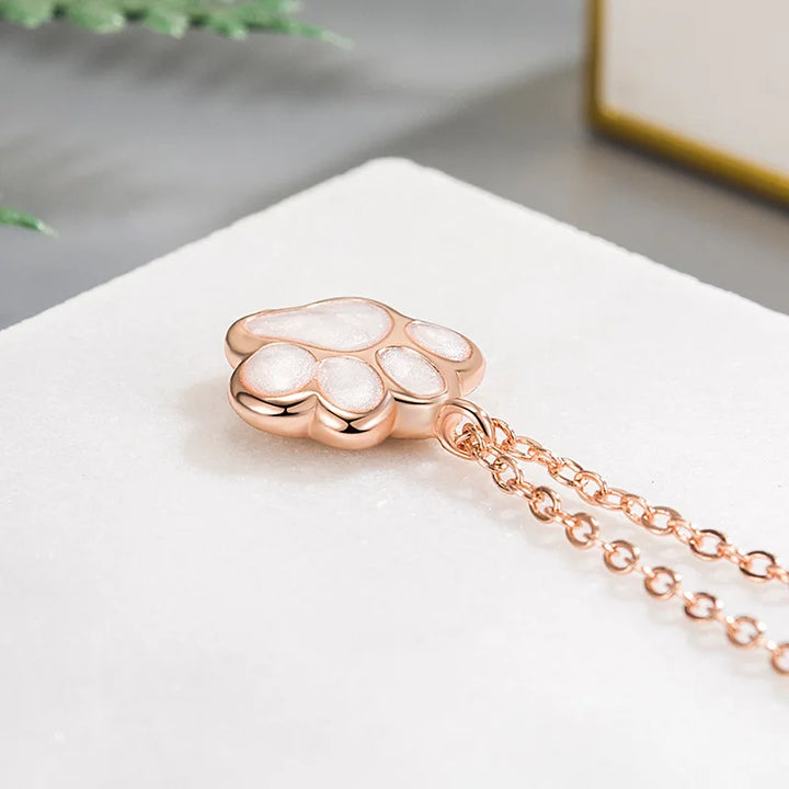 Naszyjnik z wisiorkiem w kształcie łapki – Symboliczna biżuteria zwierzęca dla kobiet